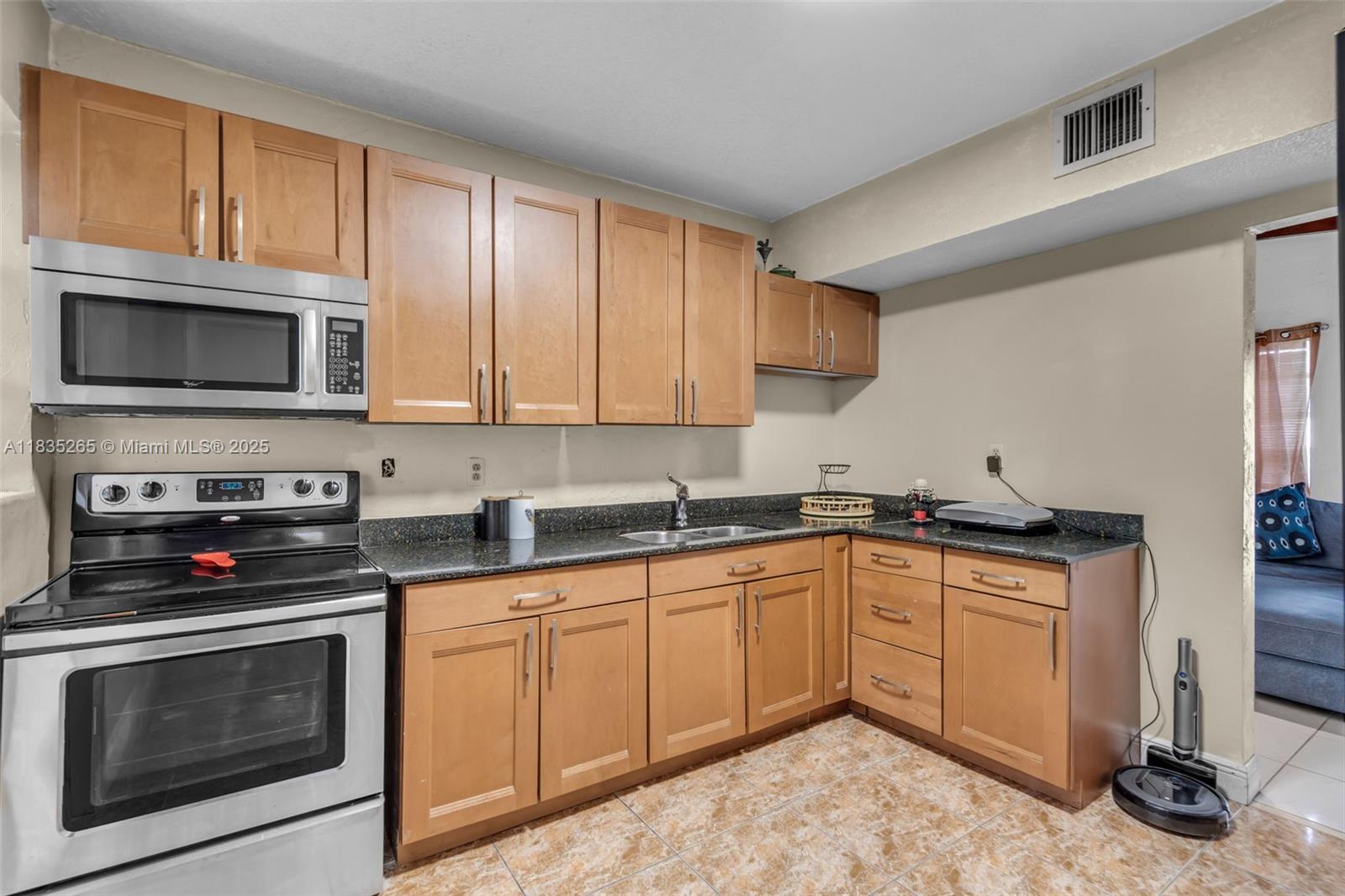 2225 NW 122nd St, Miami, Florida image 8