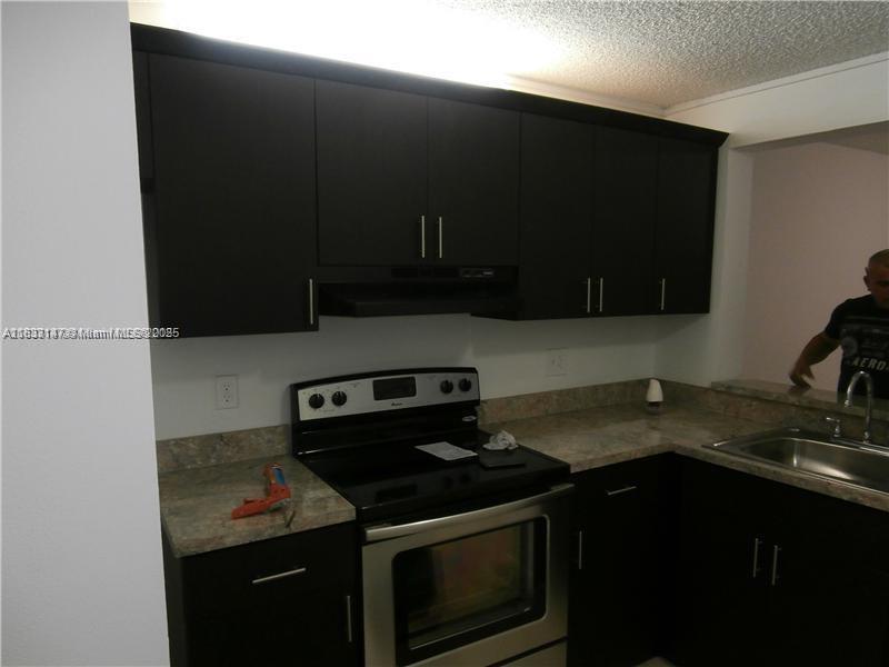 95 NE 41st St #O230, Oakland Park, Florida image 4