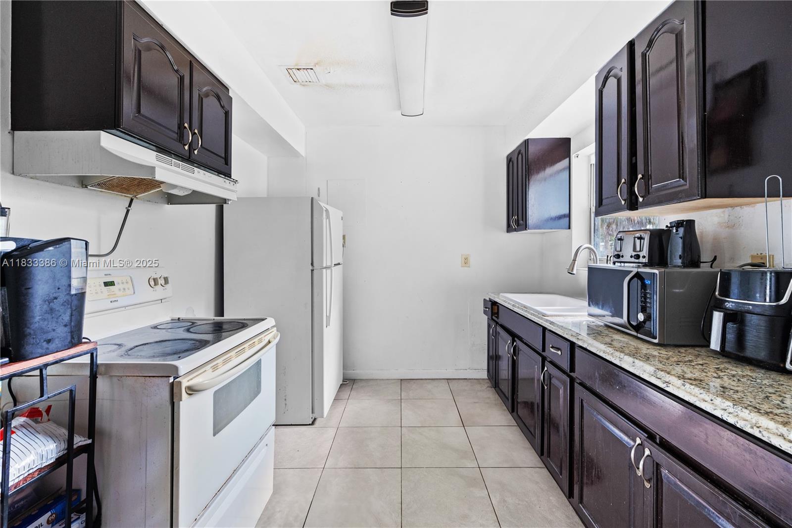 1200 NW 11th Ct, Fort Lauderdale, Florida image 4