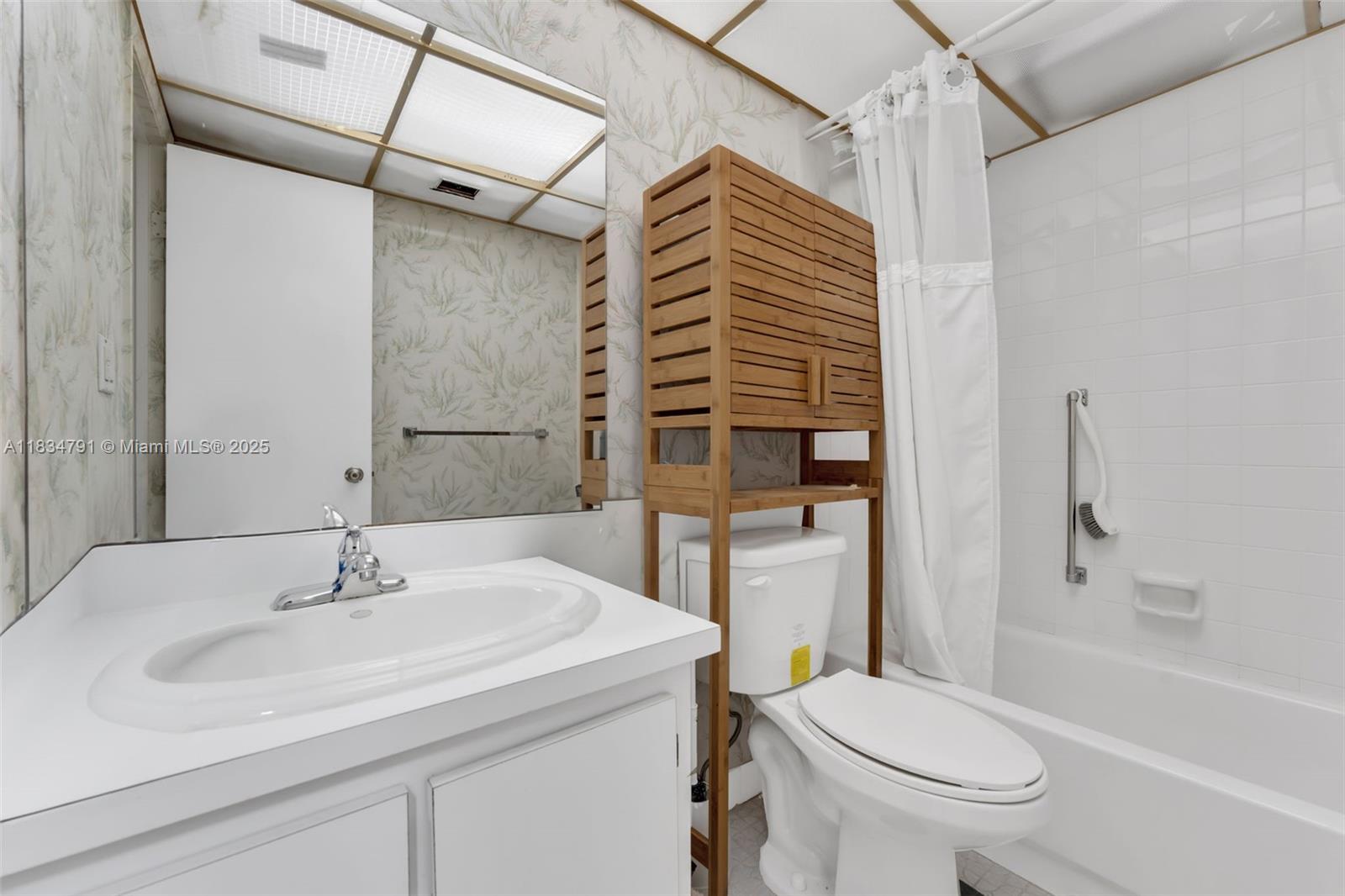 7450 NW 17th St #207, Plantation, Florida image 3
