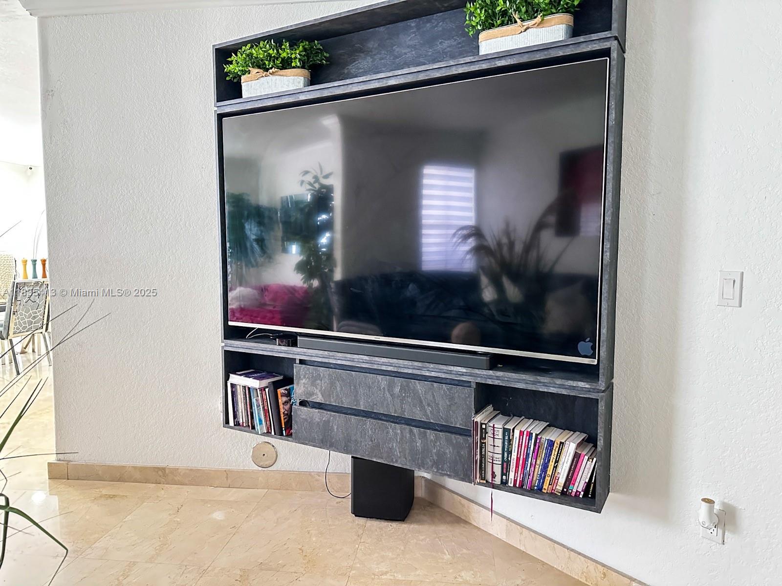 7427 NW 113th Path, Doral, Florida image 11