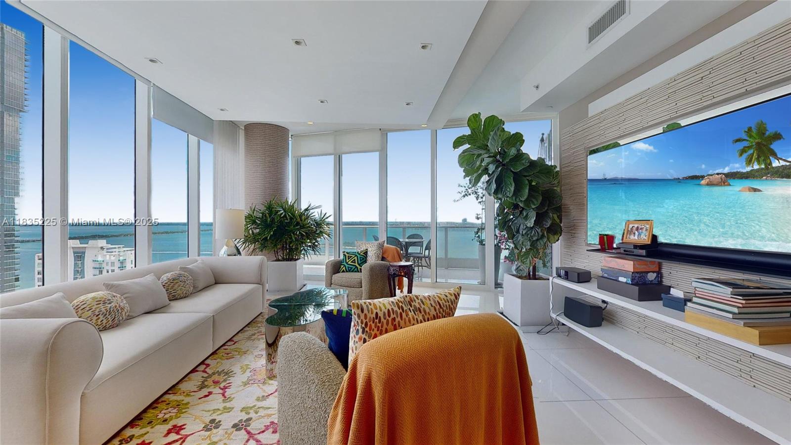 Apartamento à Venda em Miami, FL
