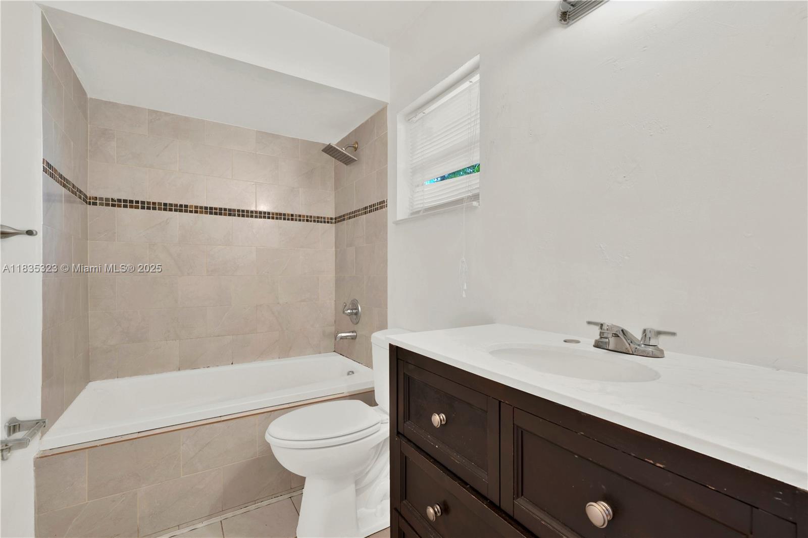 15831 Palmetto Club Dr, Miami, Florida image 18