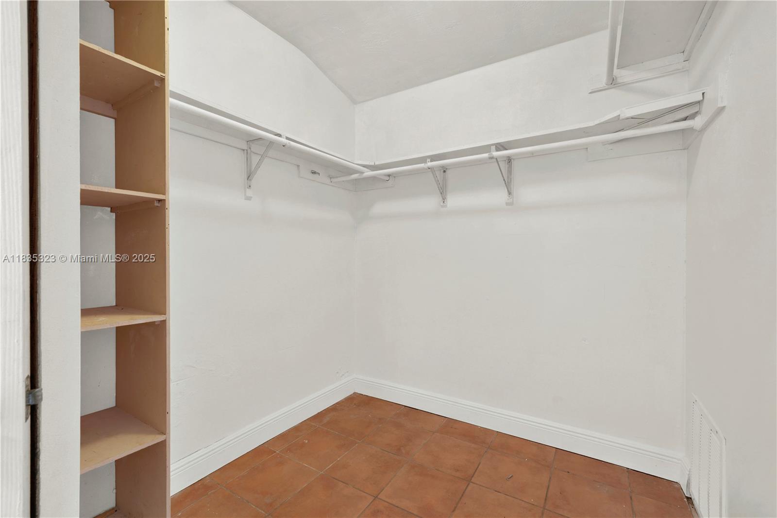 15831 Palmetto Club Dr, Miami, Florida image 20