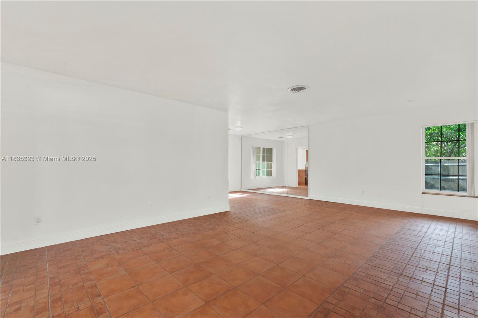 15831 Palmetto Club Dr, Miami, Florida image 5