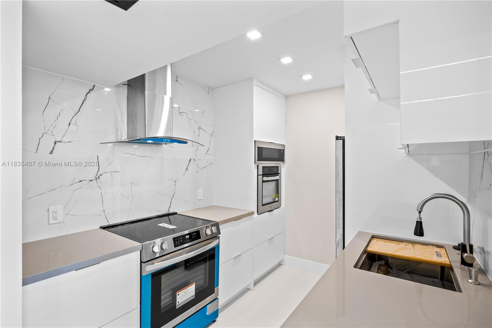 20379 W Country Club Dr #1938, Aventura, Florida image 2