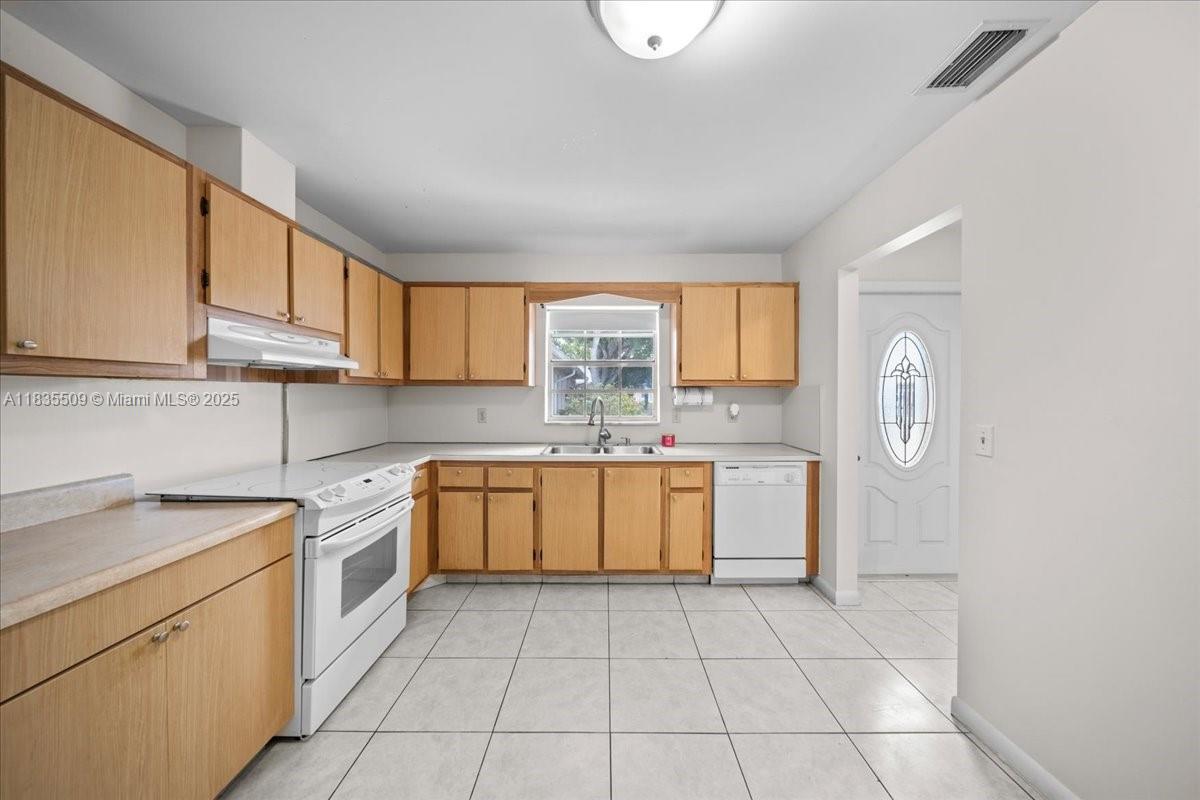 508 Holyoke #A, Lake Worth, Florida image 5