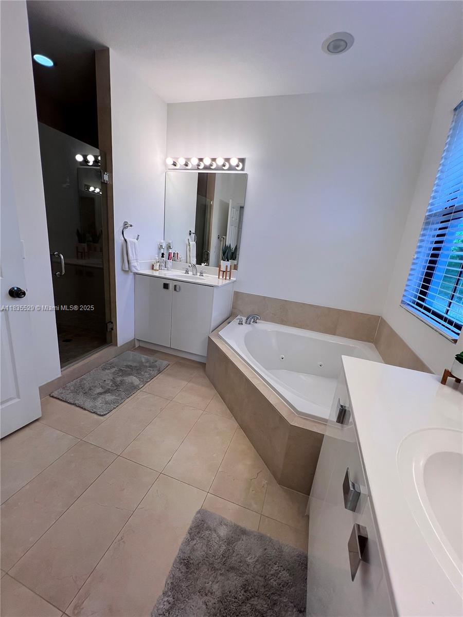 9866 NW 10th St, Miami, Florida image 37