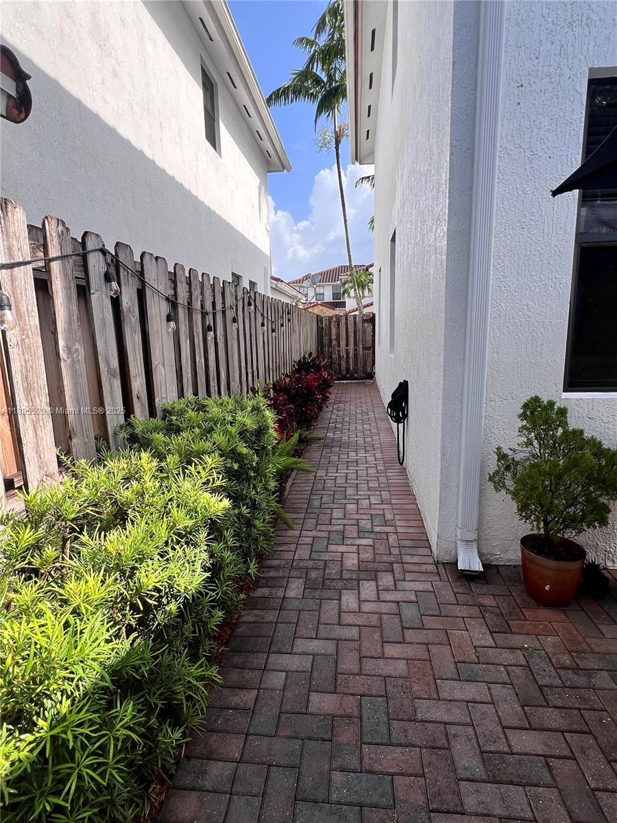 9866 NW 10th St, Miami, Florida image 43