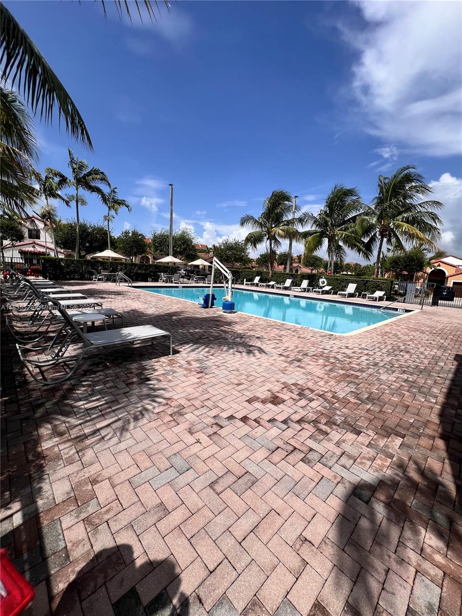 9866 NW 10th St, Miami, Florida image 47