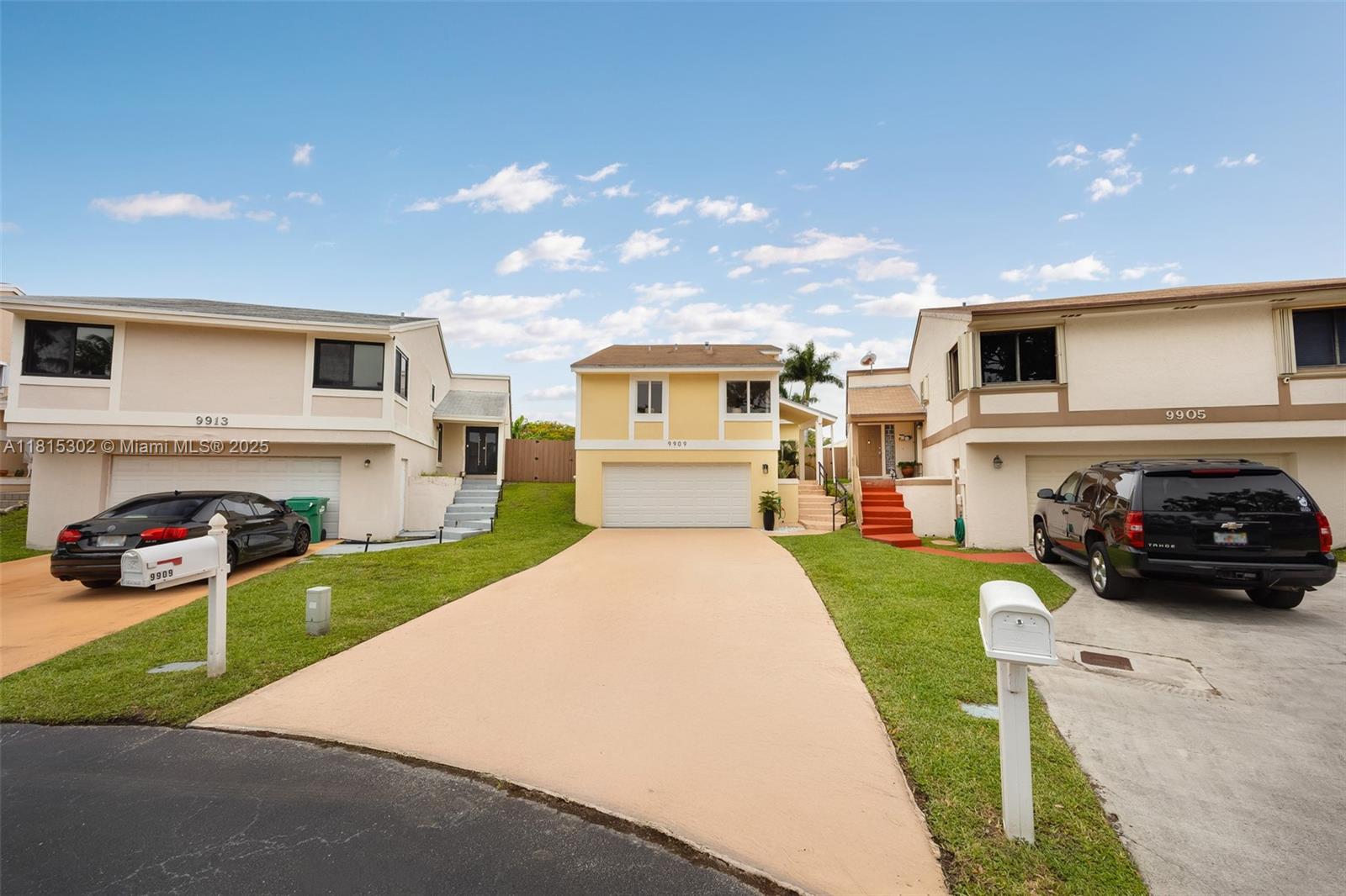 9909 SW 218th Ter, Cutler Bay, Florida image 2