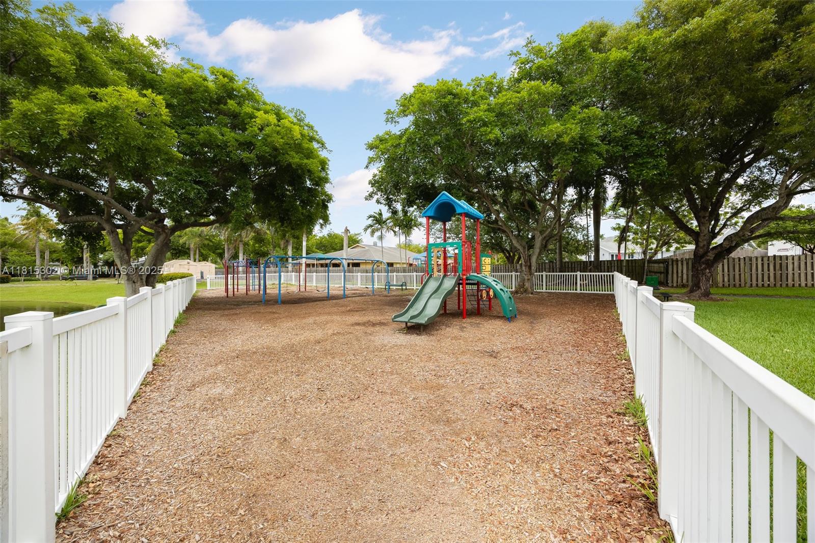 9909 SW 218th Ter, Cutler Bay, Florida image 24