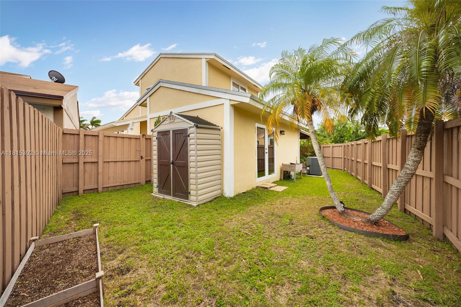 9909 SW 218th Ter, Cutler Bay, Florida image 3