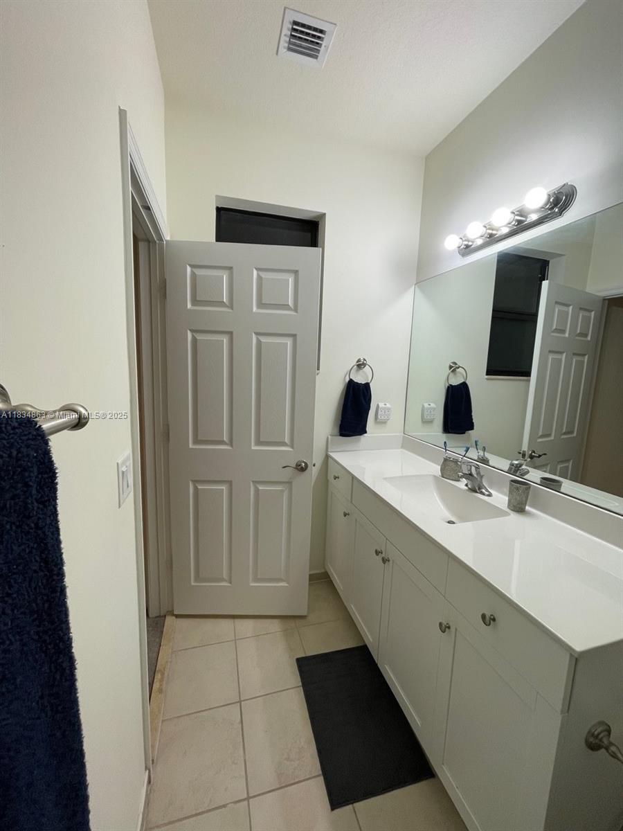Residential, Hialeah, Florida image 19