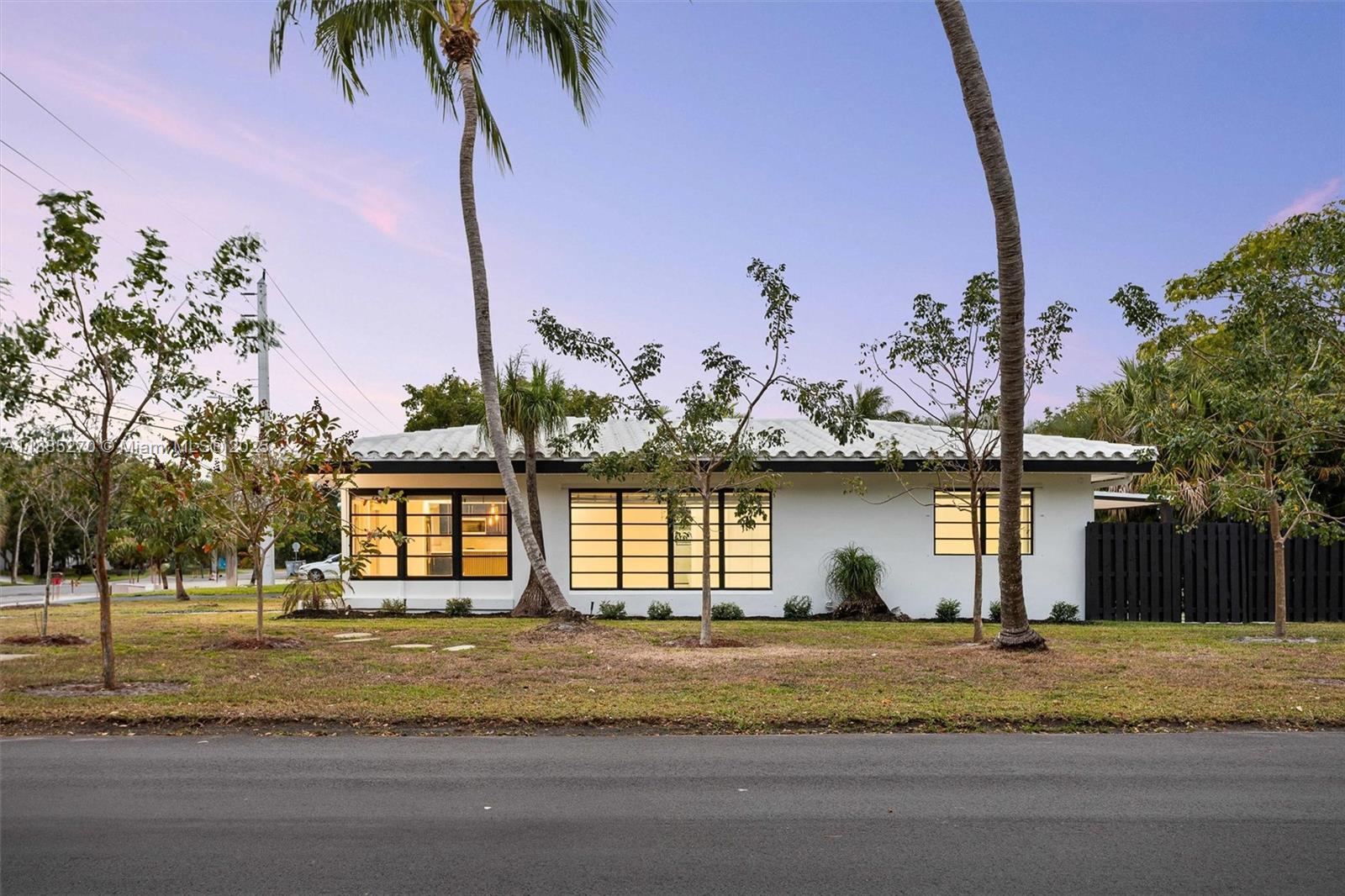 1817 NE 2nd St, Pompano Beach, Florida image 3