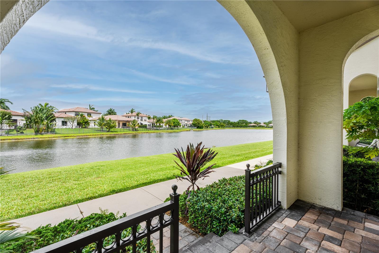4375 Cascada Cir, Cooper City, Florida image 1