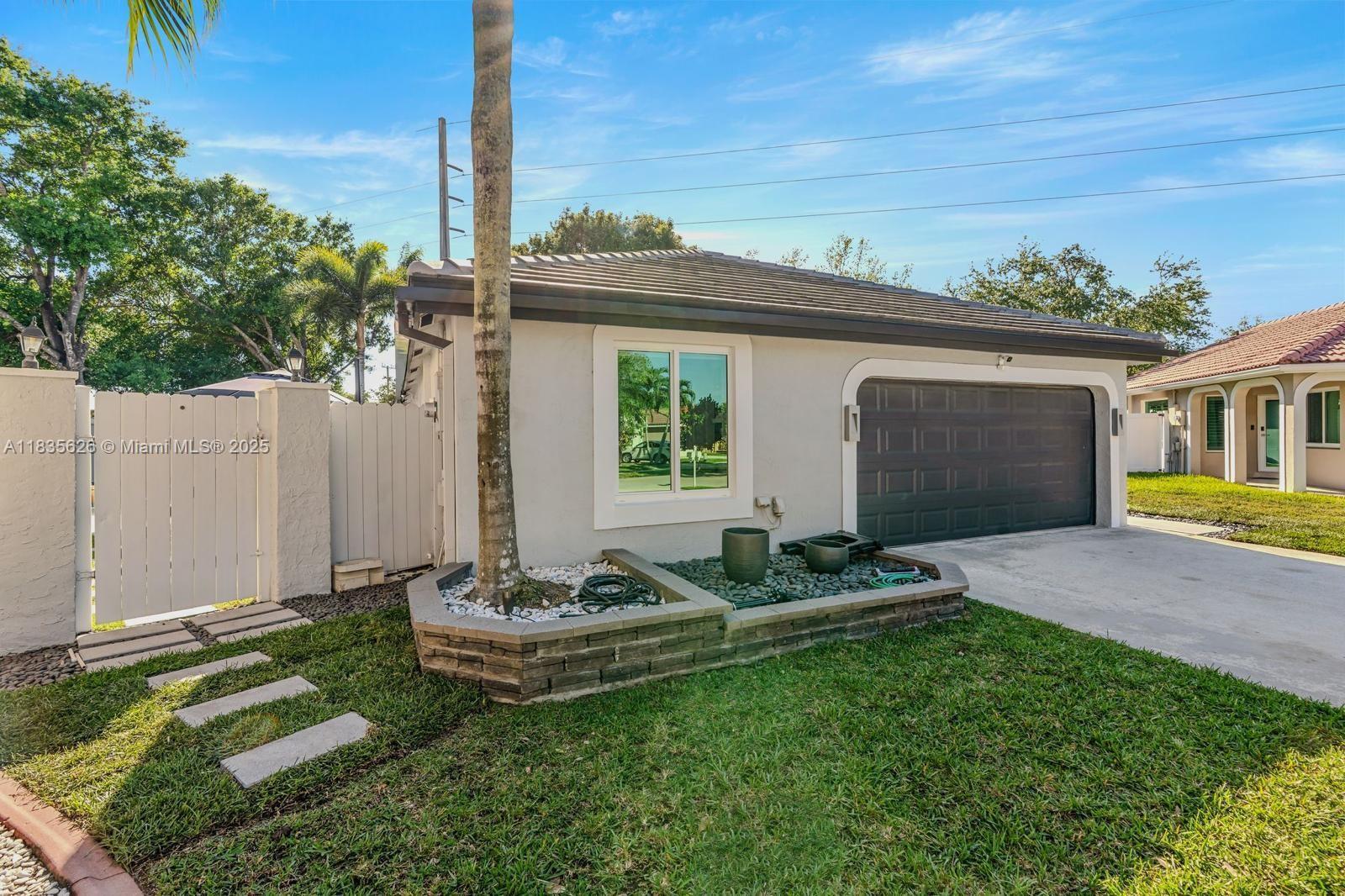 18396 NW 6th St, Pembroke Pines, Florida image 2