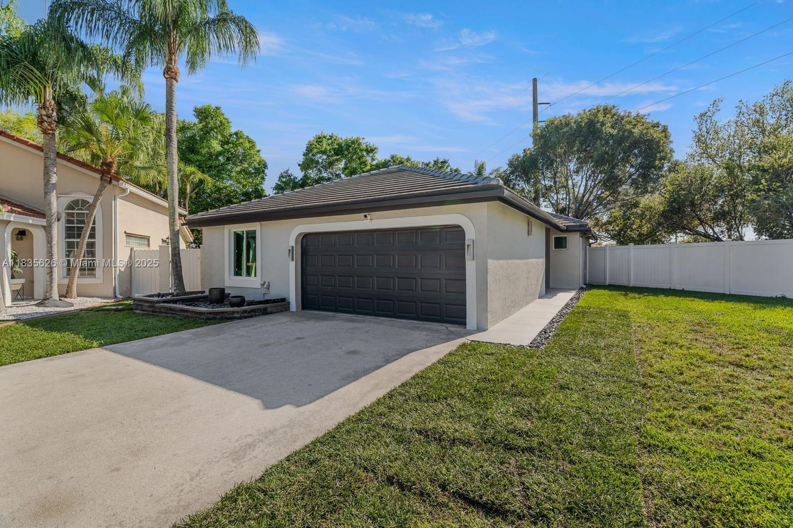 18396 NW 6th St, Pembroke Pines, Florida image 4