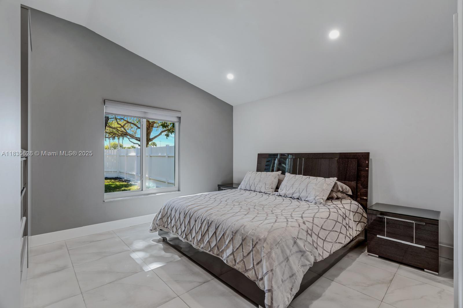 18396 NW 6th St, Pembroke Pines, Florida image 9