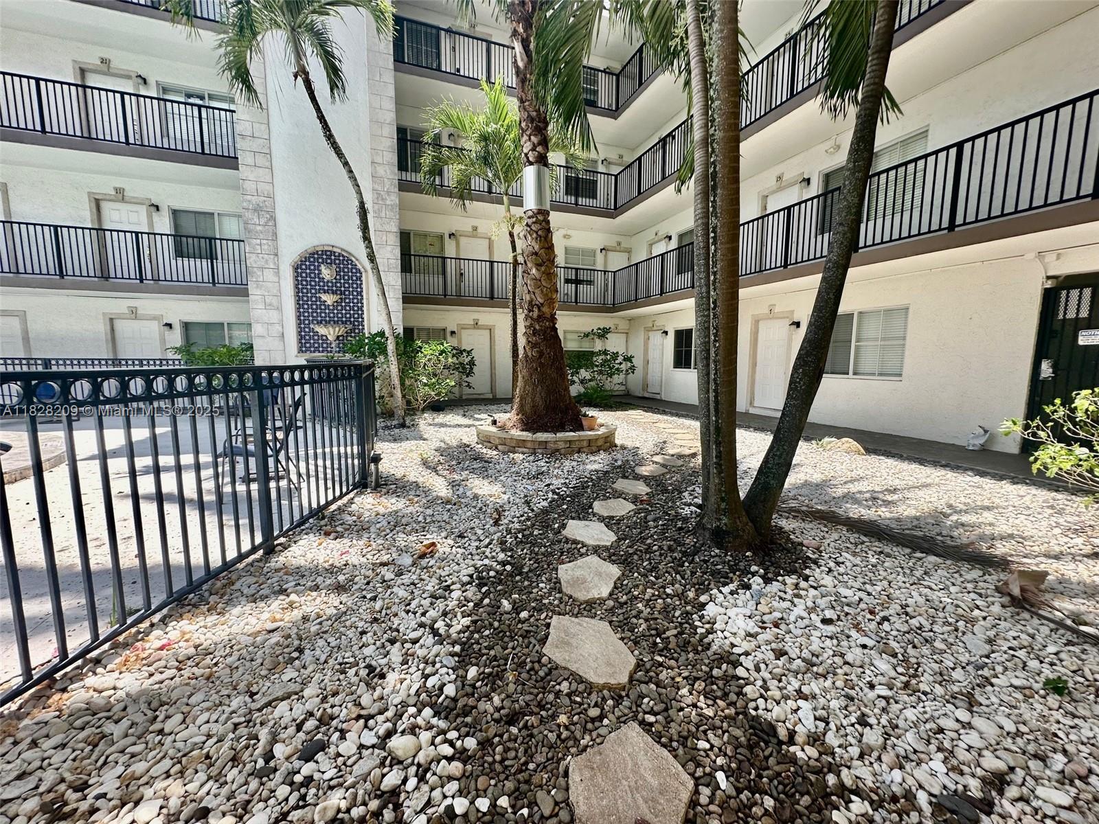 924 SE 2nd St #9, Fort Lauderdale, Florida image 2