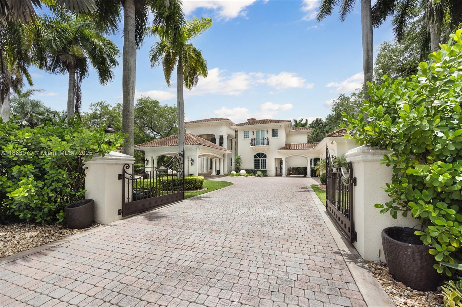 7245 SW 104th St, Pinecrest, Florida image 2