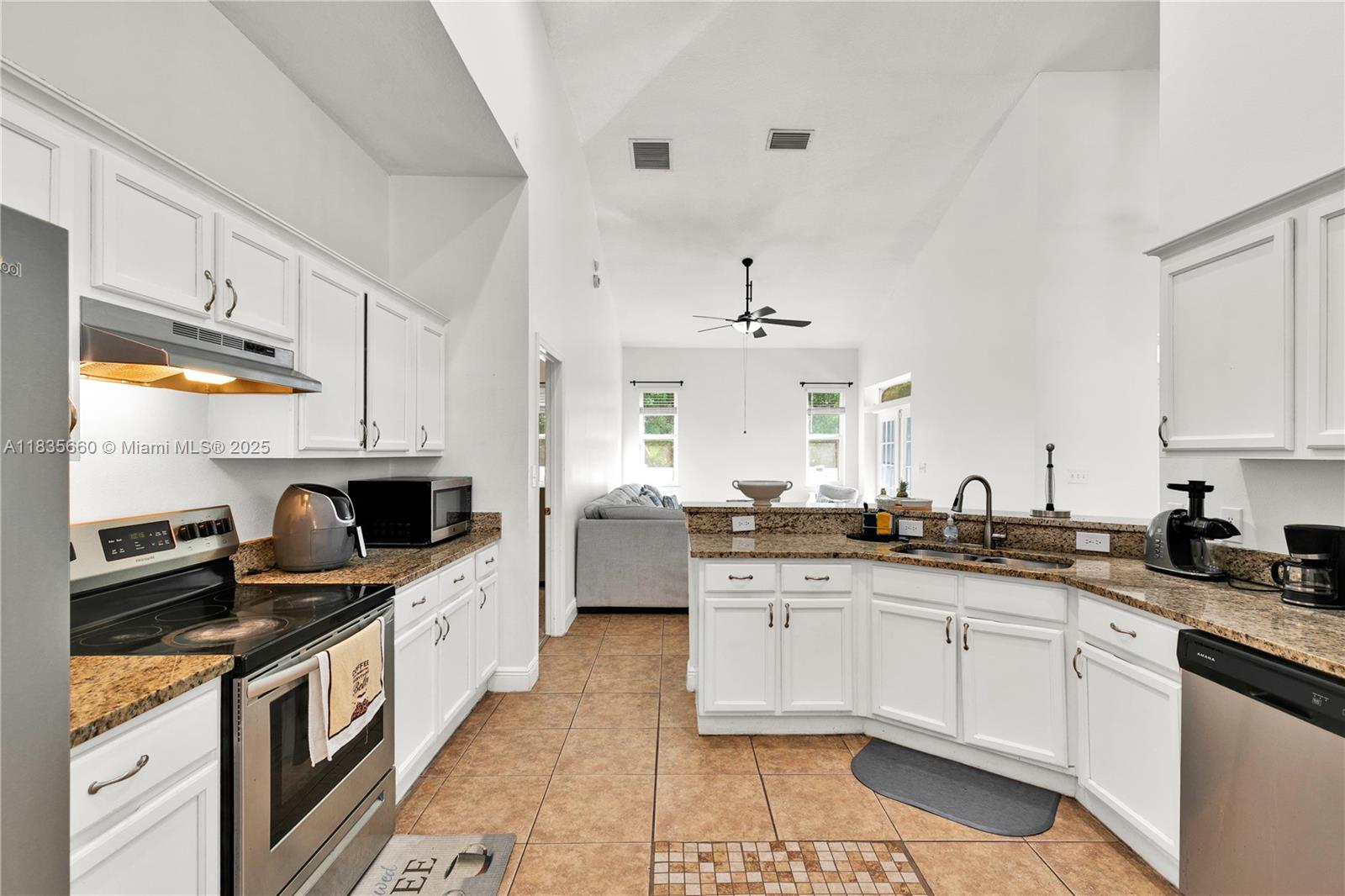 334 Colony St, Kissimmee, Florida image 2