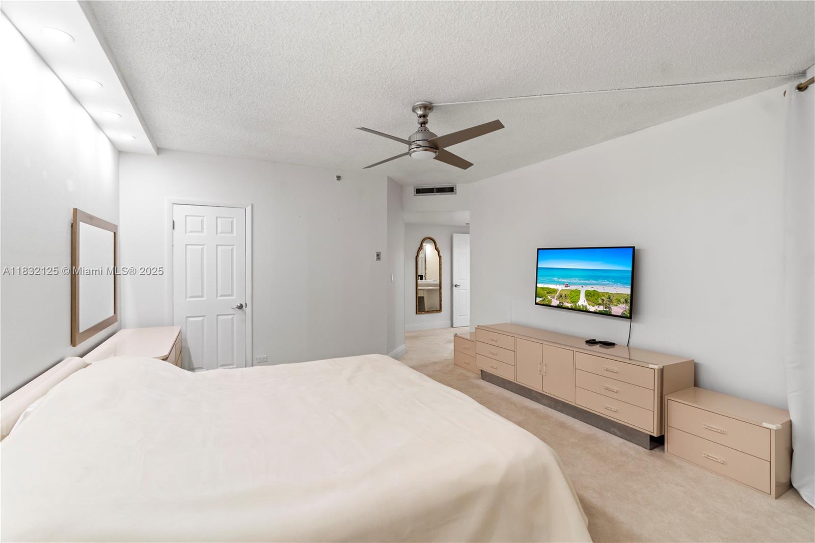 20191 E Country Club Dr #407, Aventura, Florida image 16