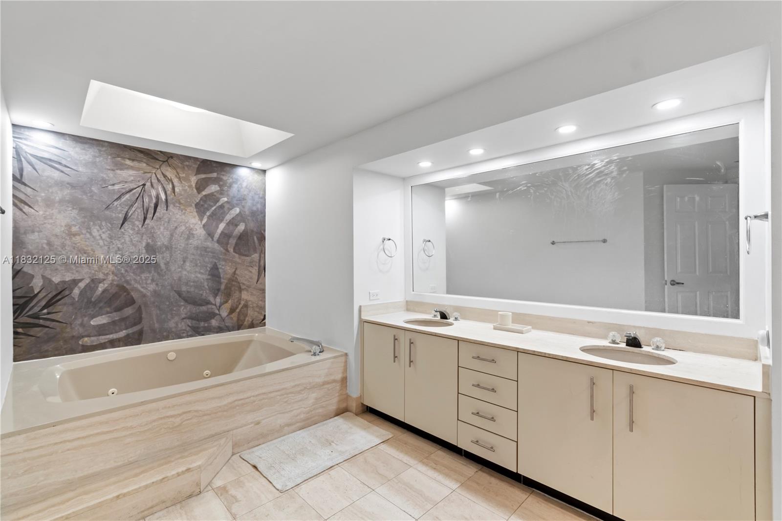 20191 E Country Club Dr #407, Aventura, Florida image 19