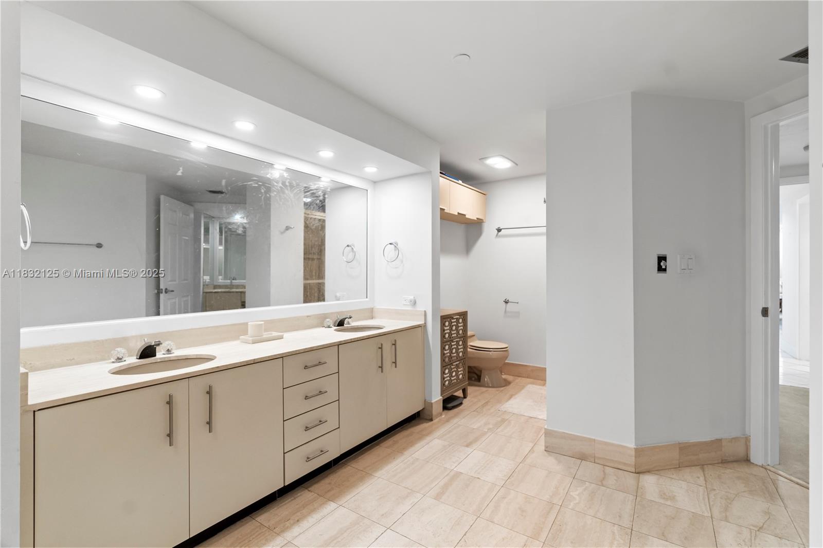20191 E Country Club Dr #407, Aventura, Florida image 20