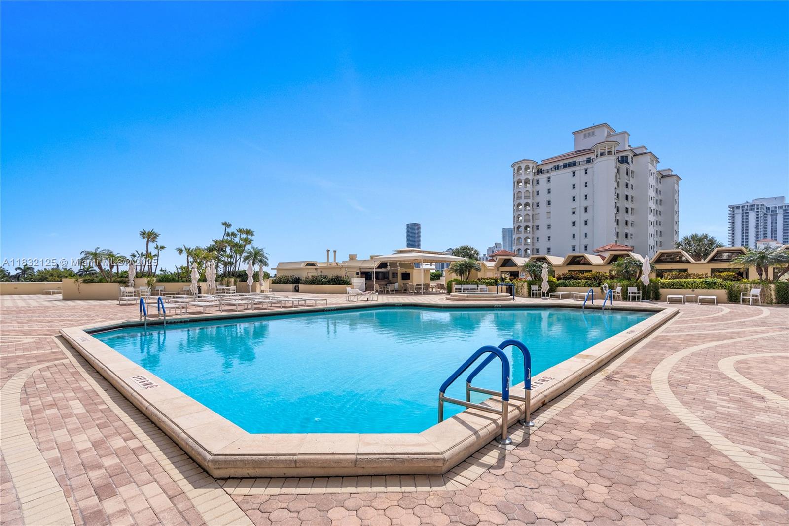 20191 E Country Club Dr #407, Aventura, Florida image 33