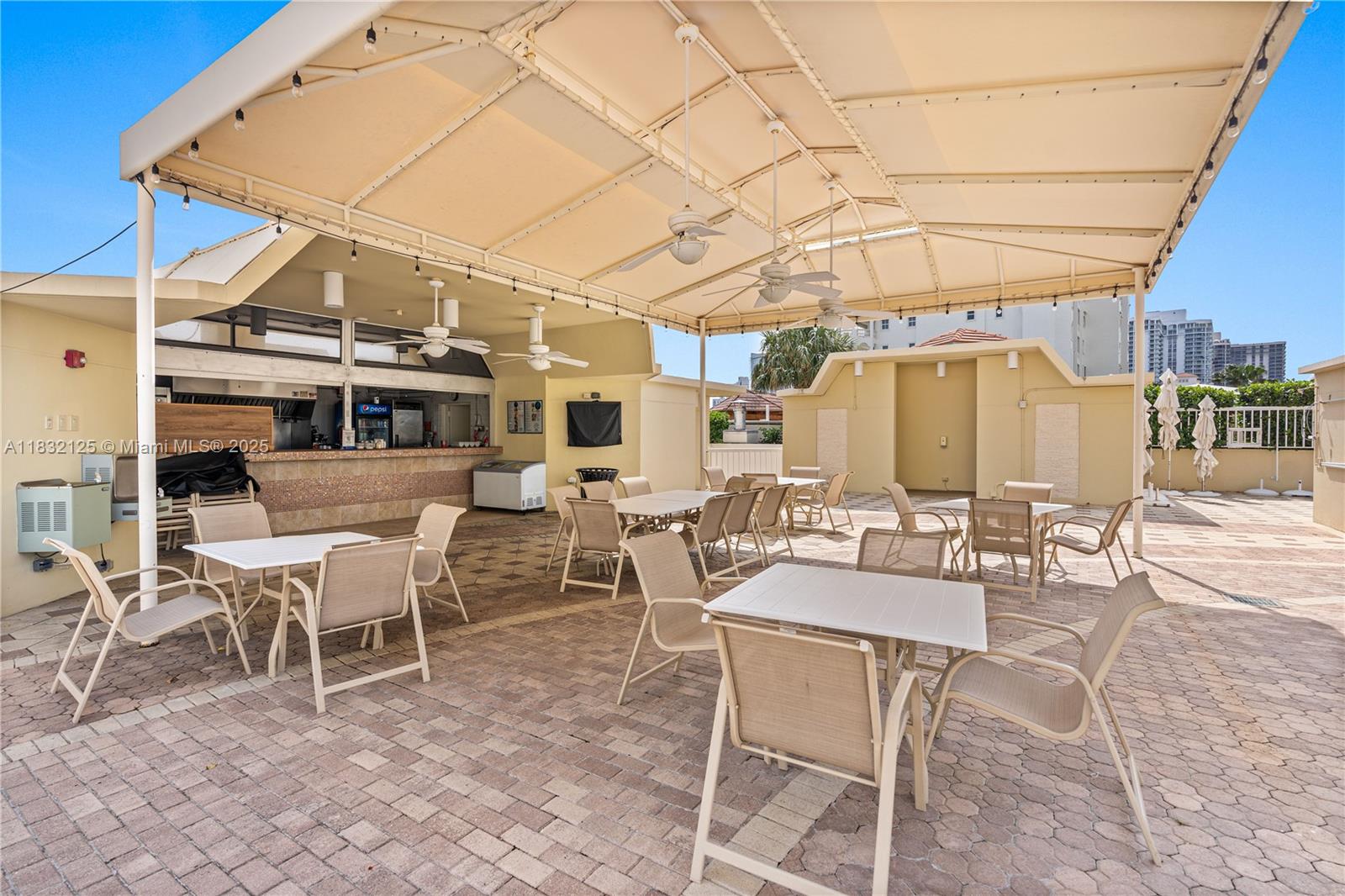 20191 E Country Club Dr #407, Aventura, Florida image 35