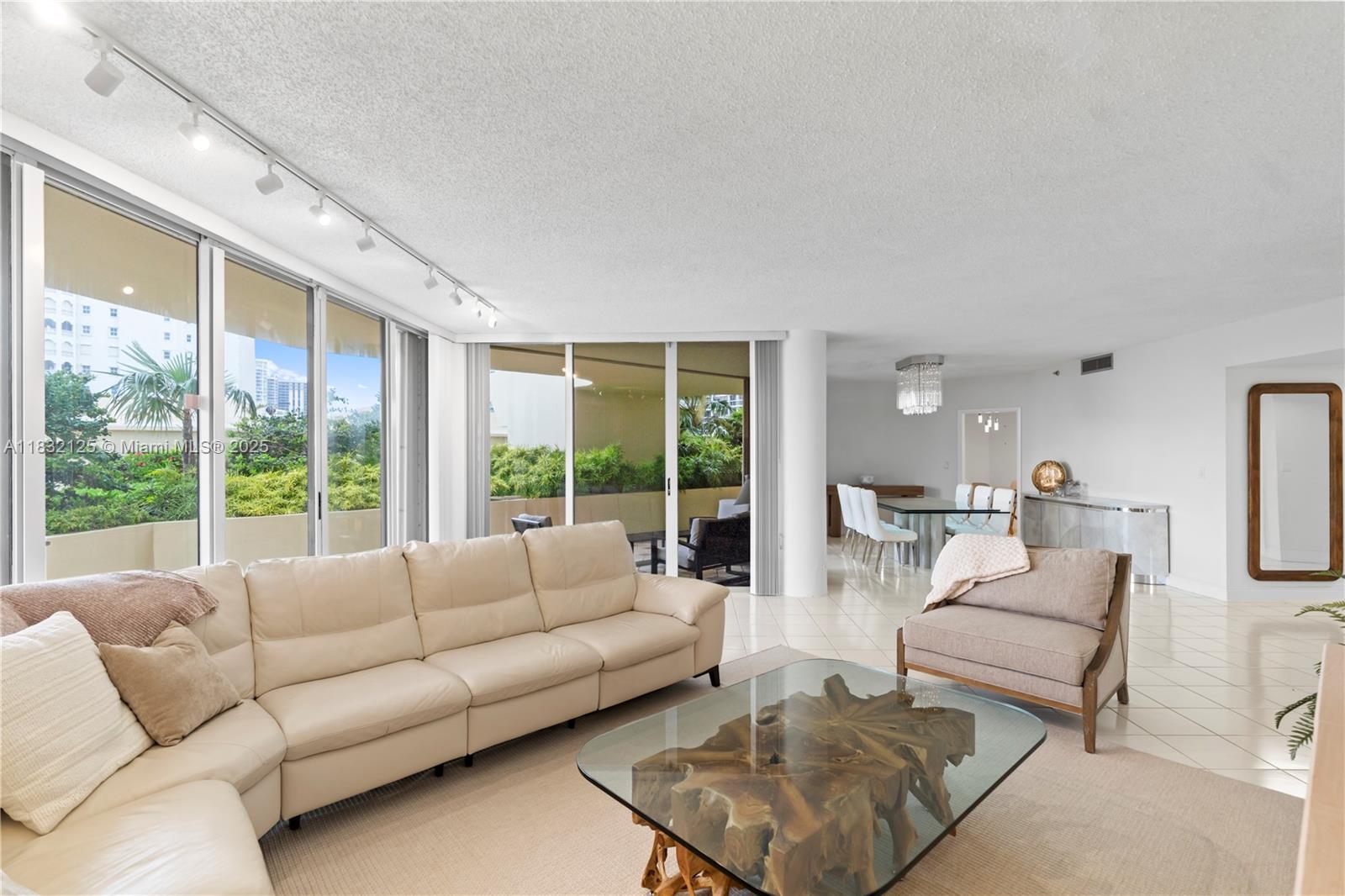 20191 E Country Club Dr #407, Aventura, Florida image 6