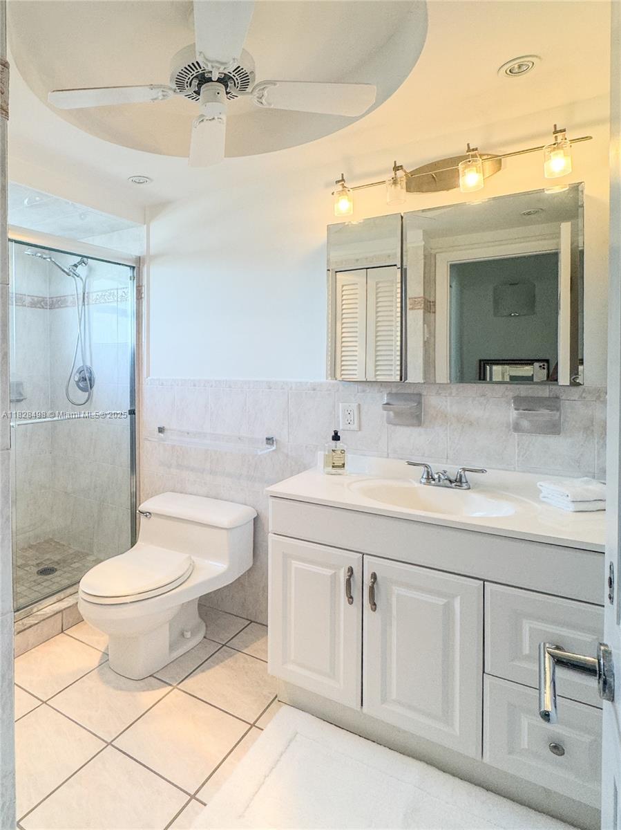 121 Golden Isles Dr #1107, Hallandale Beach, Florida image 10