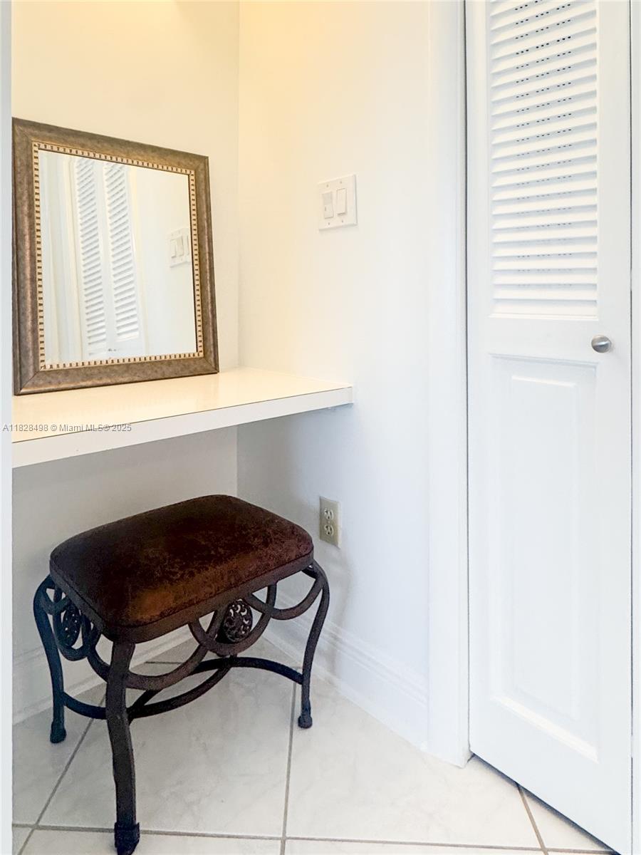 121 Golden Isles Dr #1107, Hallandale Beach, Florida image 11