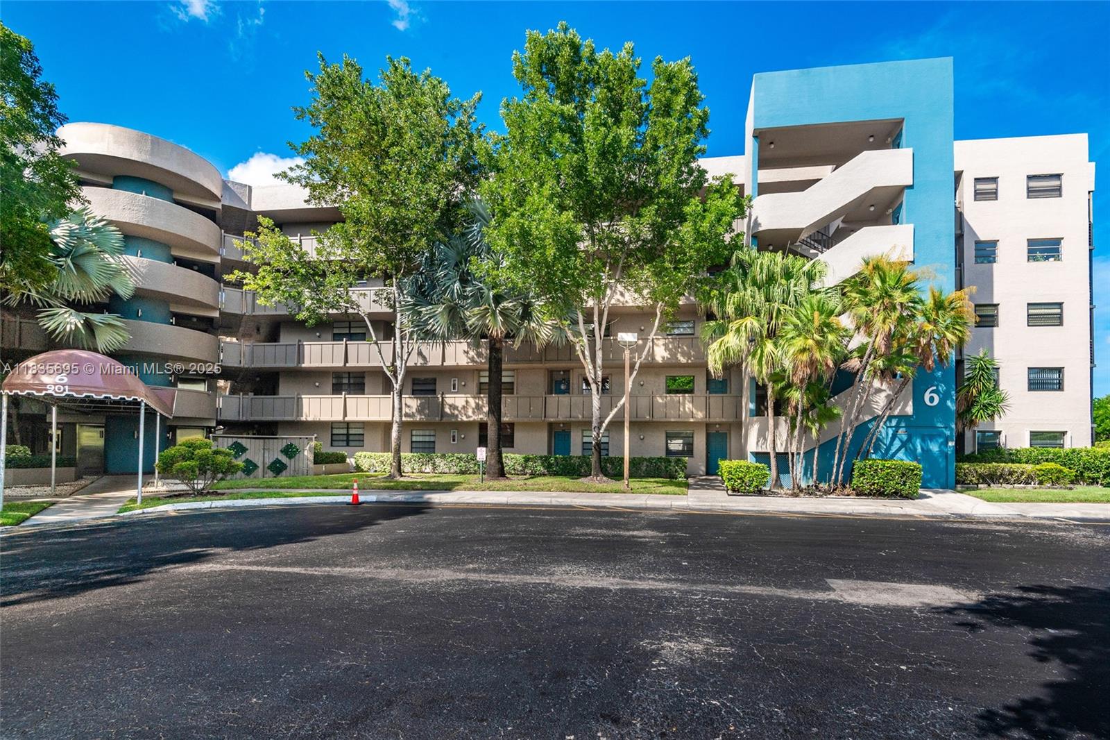 901 Colony Point Cir #107, Pembroke Pines, Florida image 1