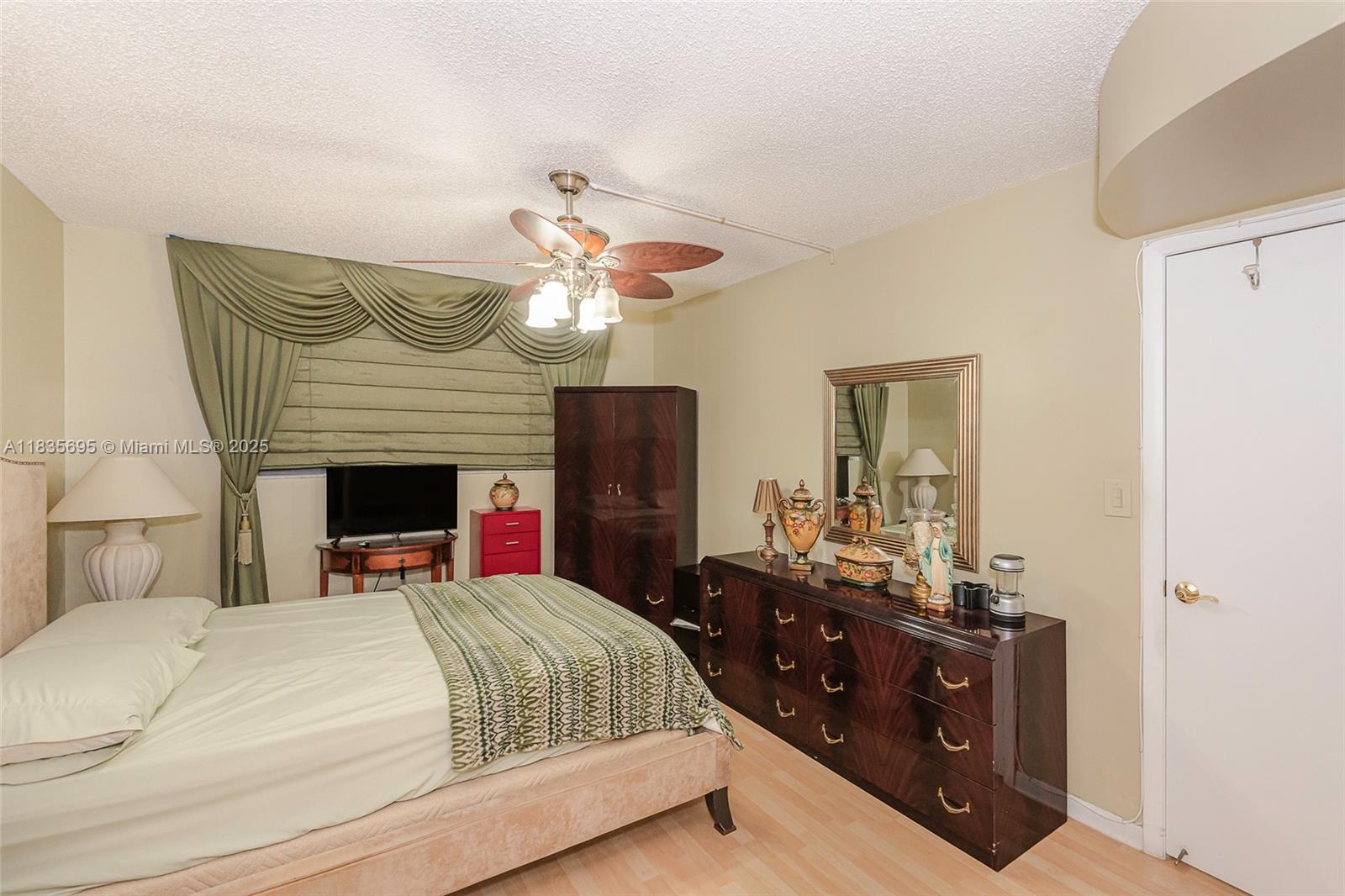 901 Colony Point Cir #107, Pembroke Pines, Florida image 17