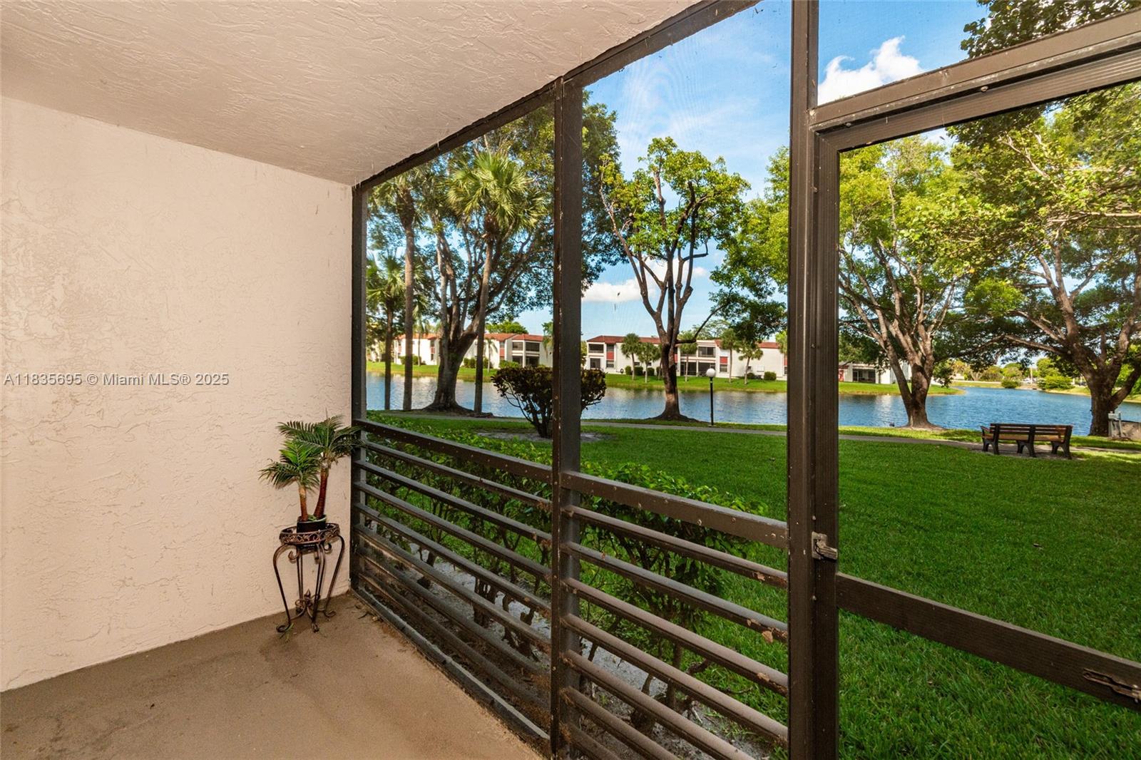 901 Colony Point Cir #107, Pembroke Pines, Florida image 23