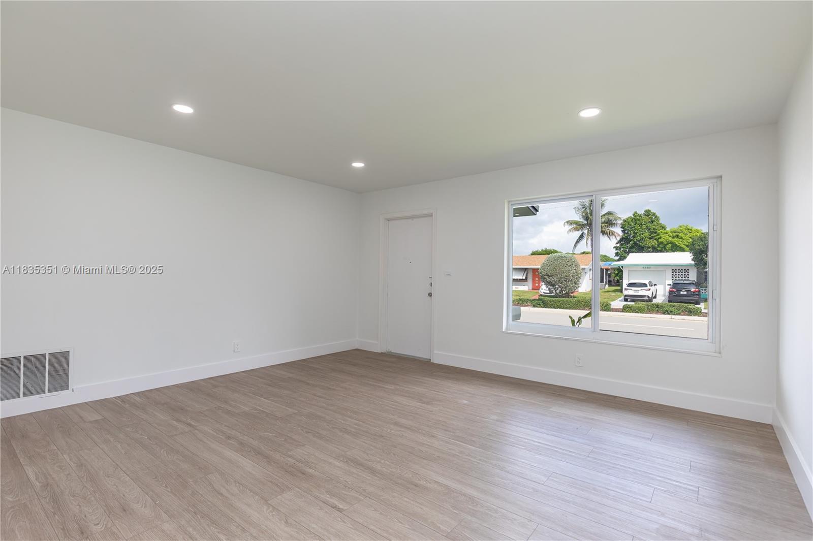 4516 Mainland Dr, Tamarac, Florida image 7