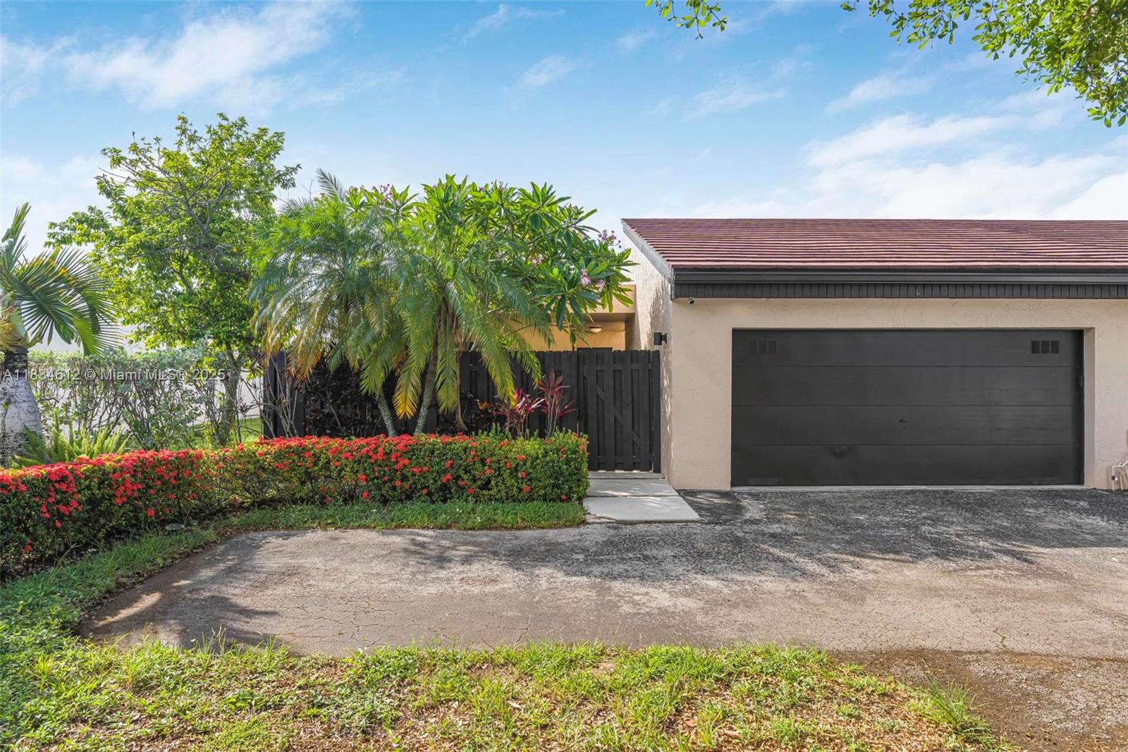 7441 Bay Hill Dr, Hialeah, Florida image 1