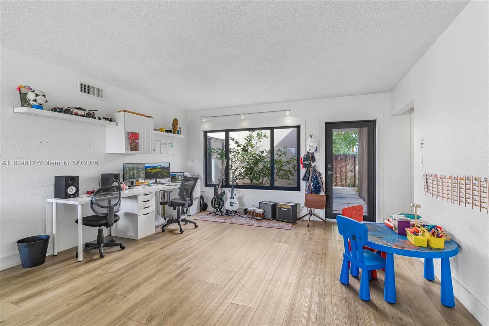 7441 Bay Hill Dr, Hialeah, Florida image 10