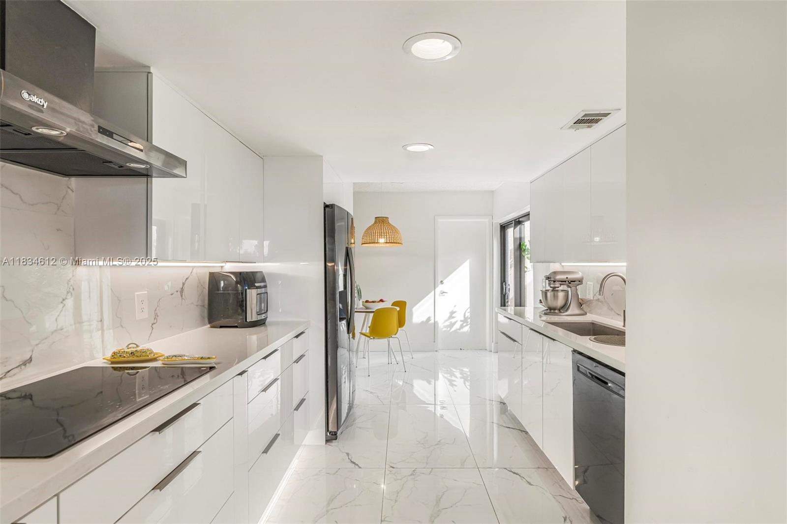 7441 Bay Hill Dr, Hialeah, Florida image 19