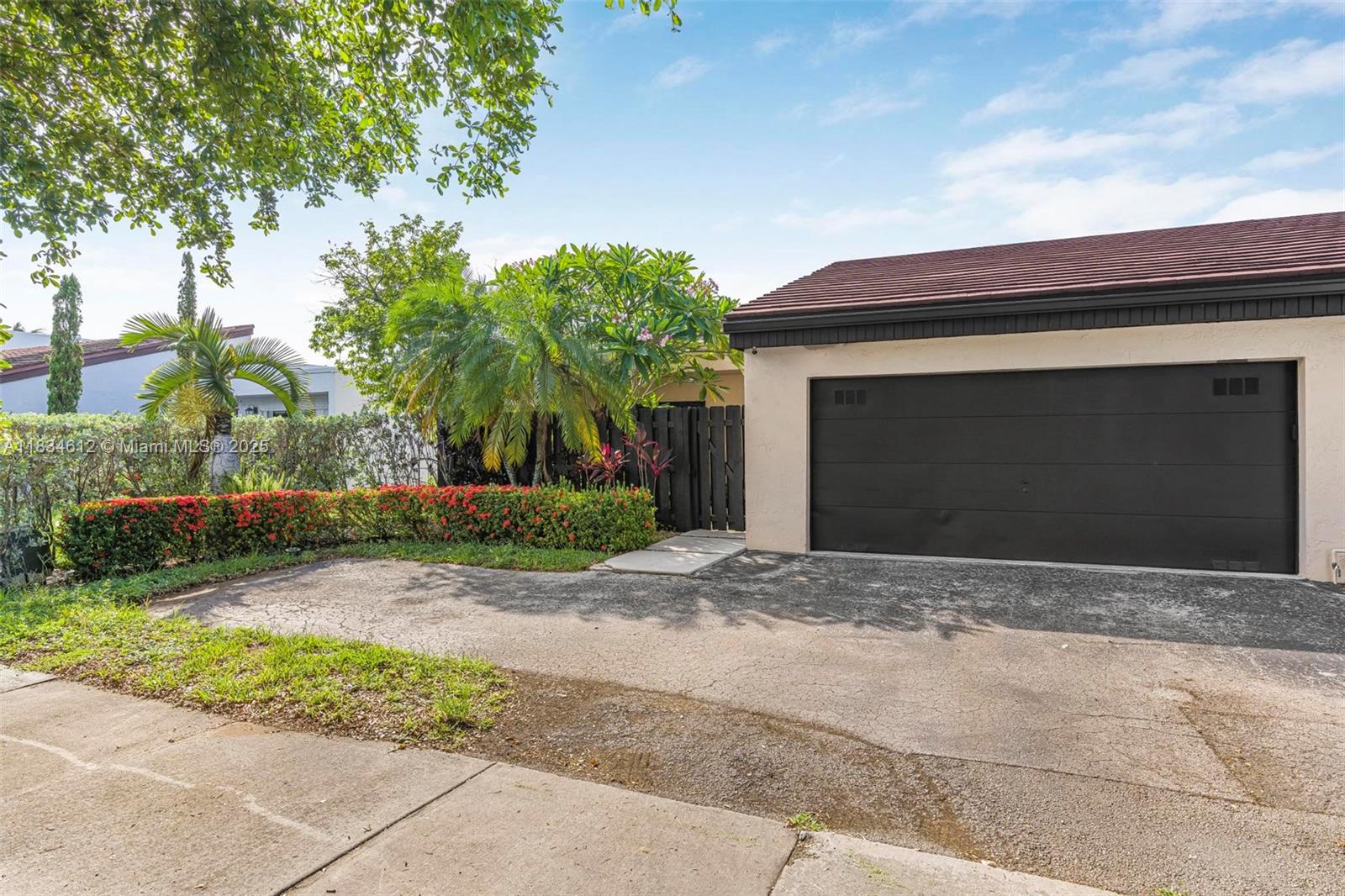 7441 Bay Hill Dr, Hialeah, Florida image 2
