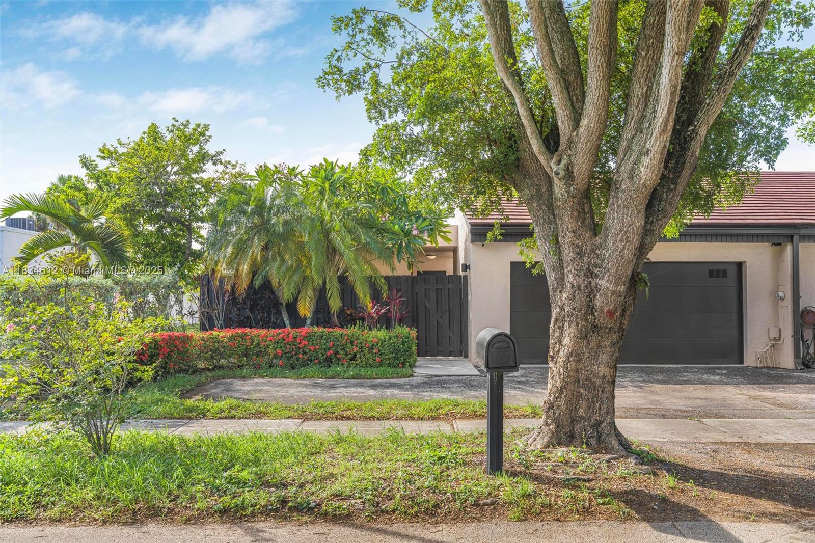 7441 Bay Hill Dr, Hialeah, Florida image 3