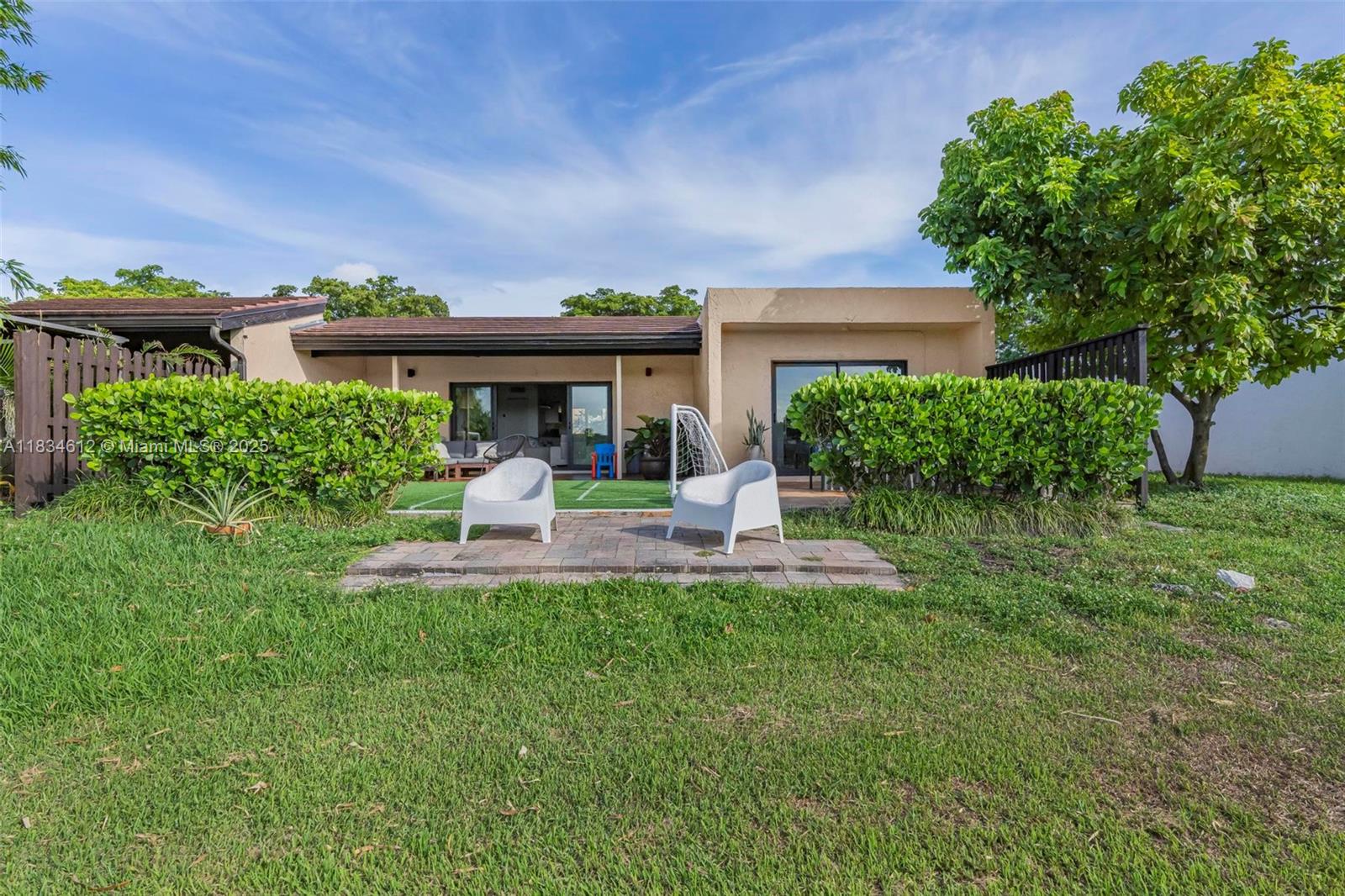 7441 Bay Hill Dr, Hialeah, Florida image 37