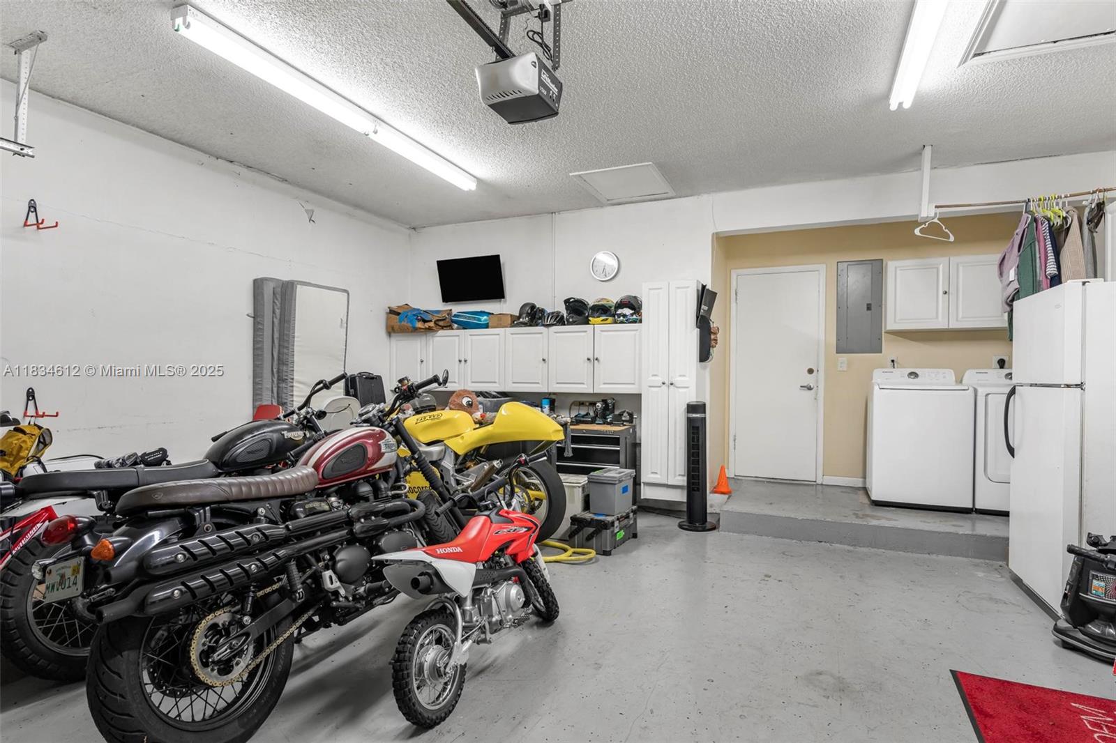 7441 Bay Hill Dr, Hialeah, Florida image 38