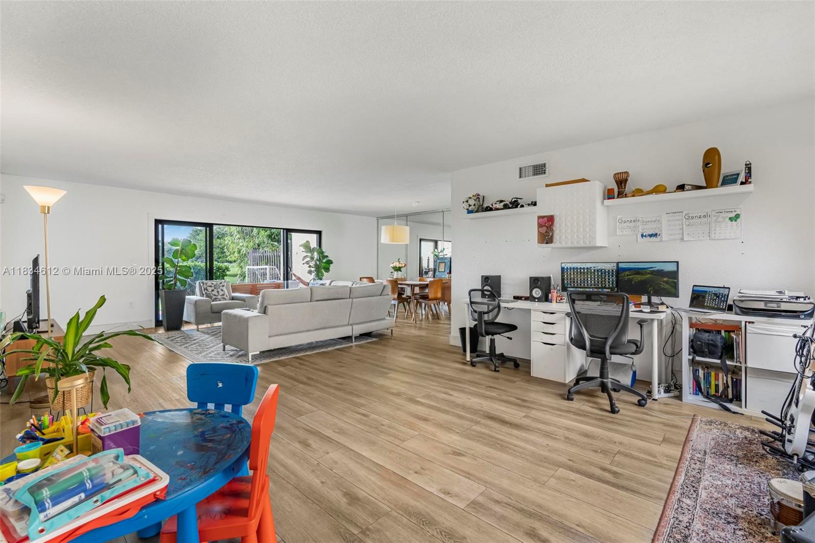 7441 Bay Hill Dr, Hialeah, Florida image 9