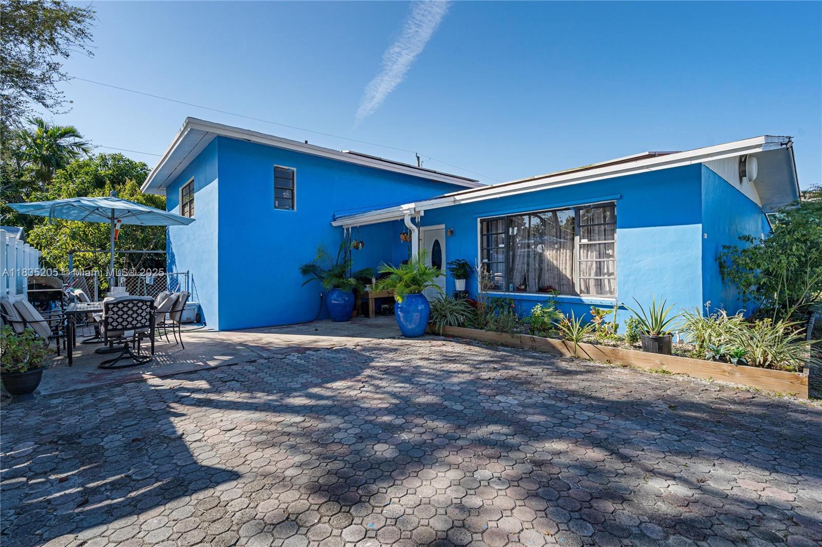 1300 203rd St, Miami, Florida 33179