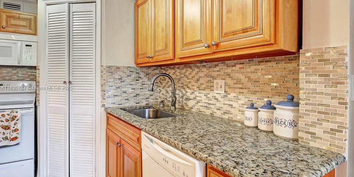 3750 Inverrary Dr #1Z, Lauderhill, Florida image 6