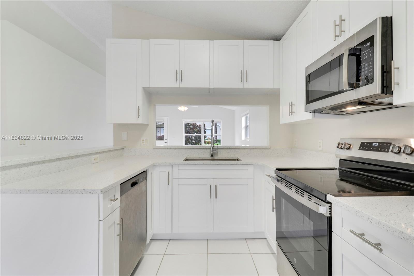 653 NW San Remo Cir, Port St. Lucie, Florida image 14