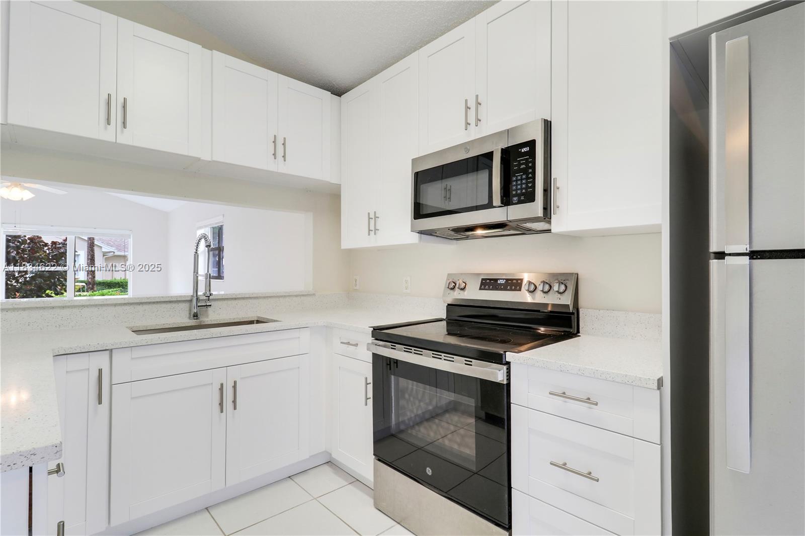 653 NW San Remo Cir, Port St. Lucie, Florida image 15